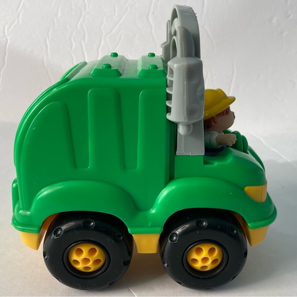 Y2K Fisher Price Mattel LITTLE PEOPLE
Recycle Trash Garbage Truck with sounds - Picture 7 of 16